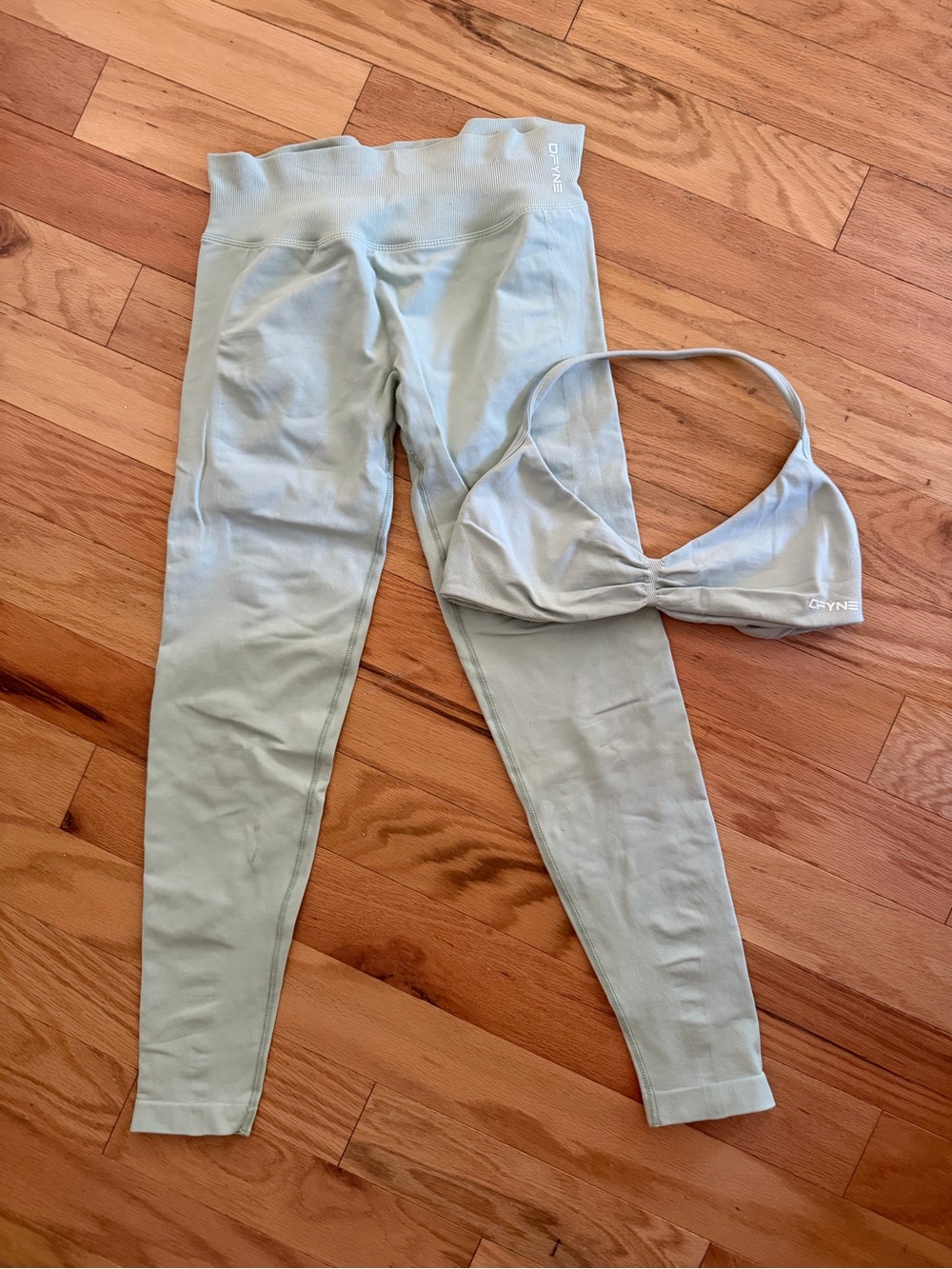 DFYNE Impact Leggings & Minimal Halter Bra - Large - Mint Green Color